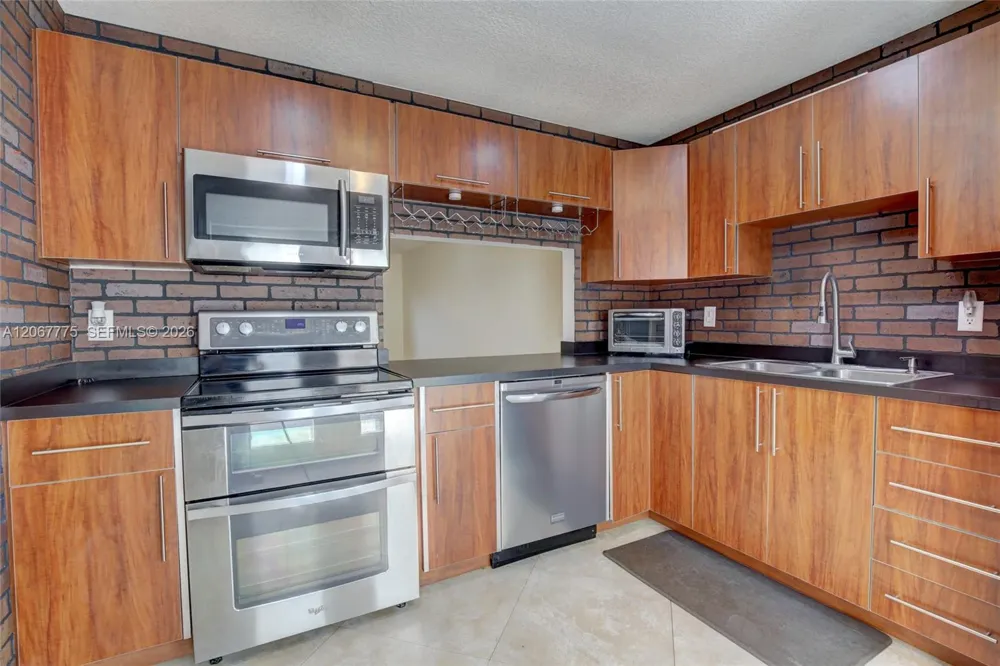 9874 Hammocks Blvd #108-49 Miami, FL 33196