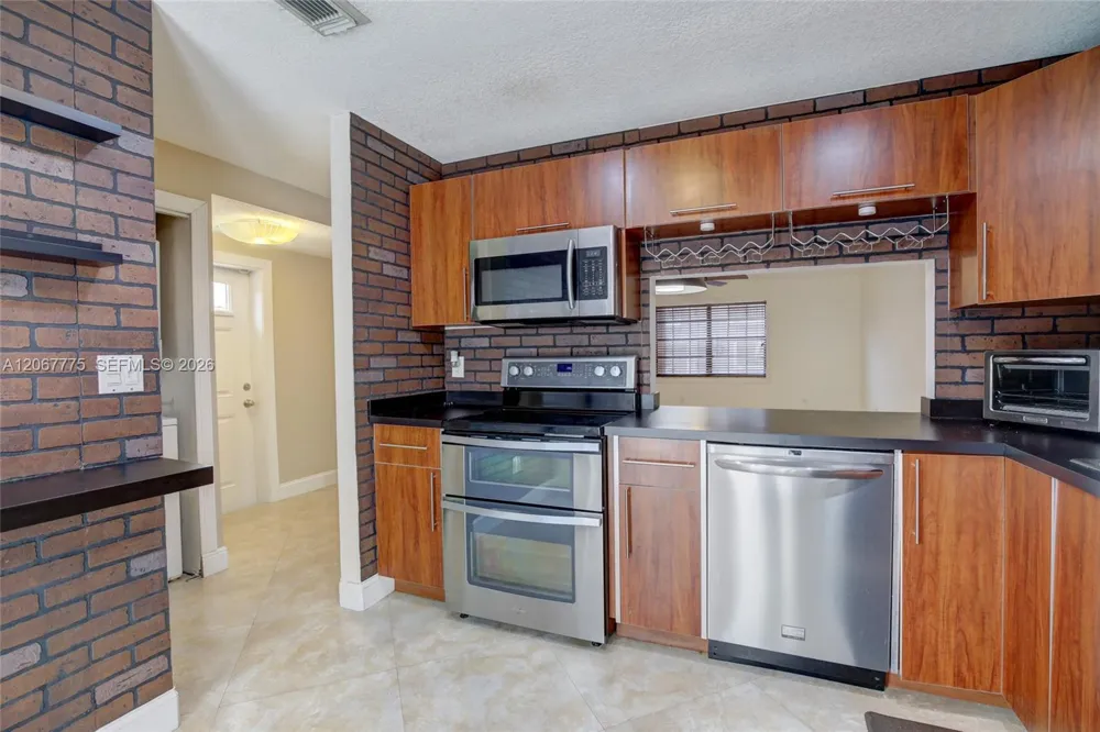 9874 Hammocks Blvd #108-49 Miami, FL 33196