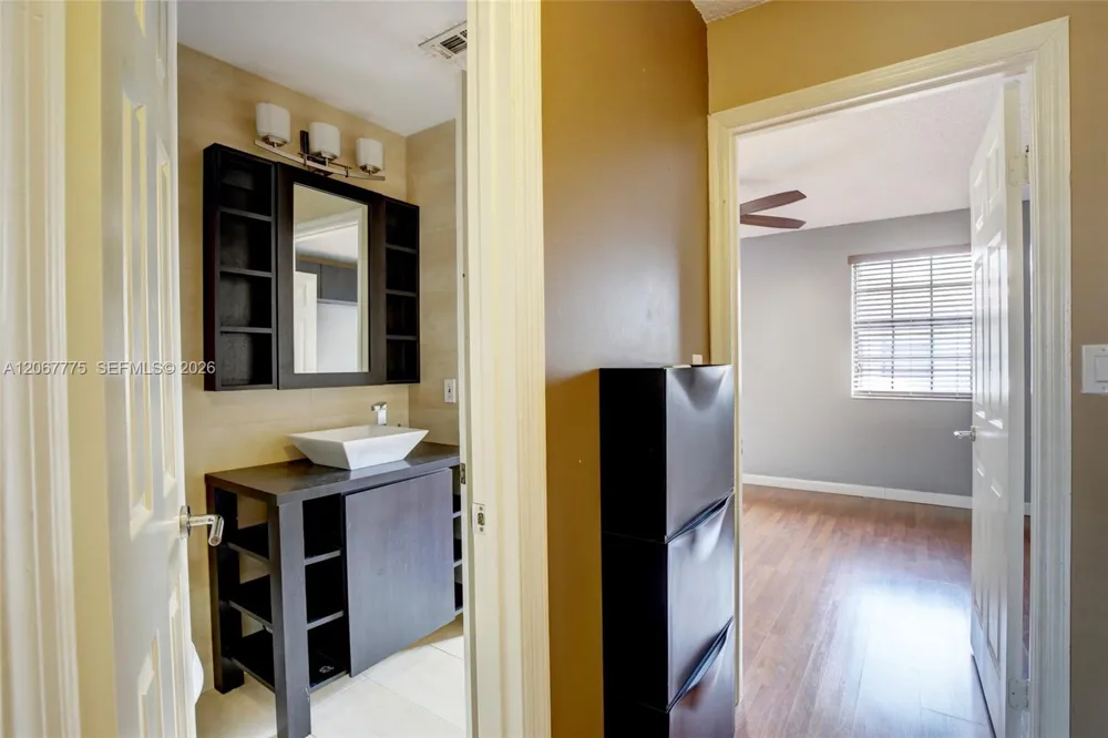 9874 Hammocks Blvd #108-49 Miami, FL 33196