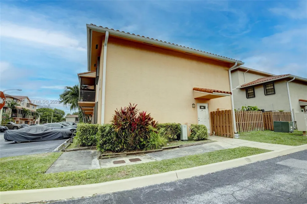 9874 Hammocks Blvd #108-49 Miami, FL 33196
