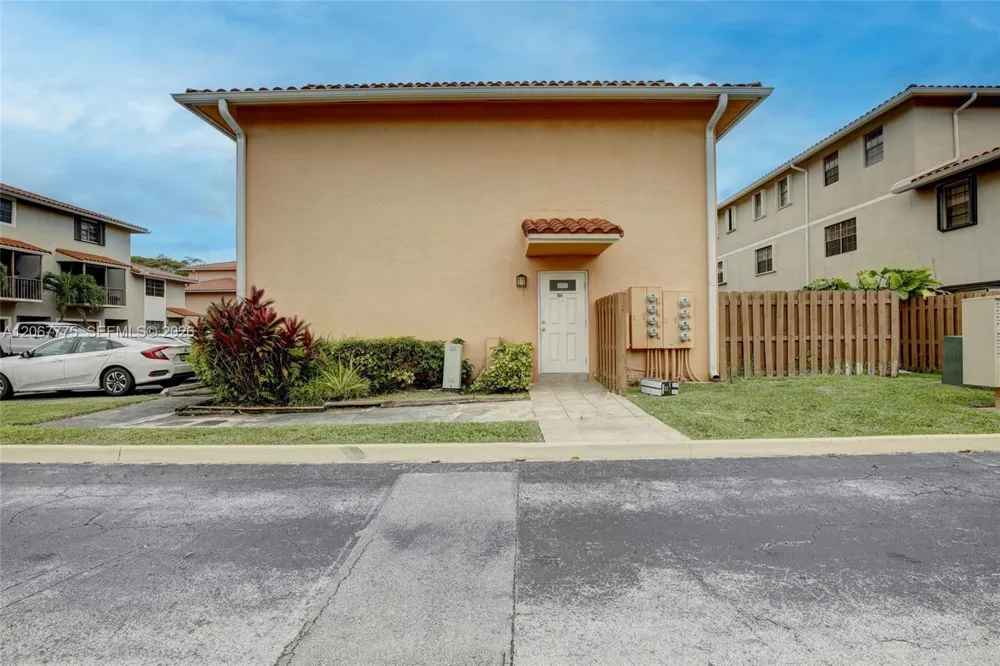 9874 Hammocks Blvd #108-49 Miami, FL 33196