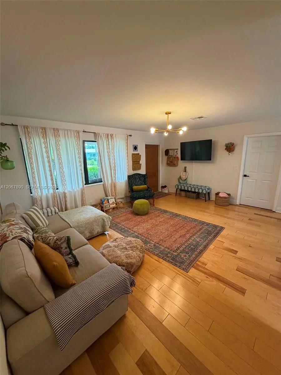 401 SE 3rd Pl Deerfield Beach, FL 33441