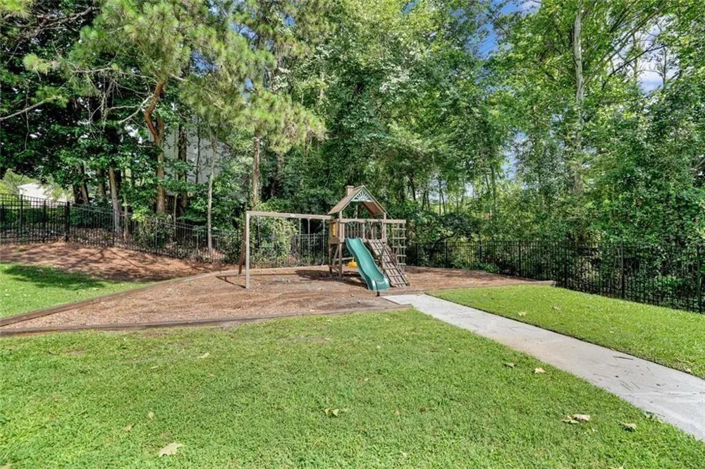 604 Ivey Court #B Woodstock, GA 30188