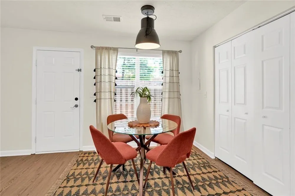 604 Ivey Court #B Woodstock, GA 30188