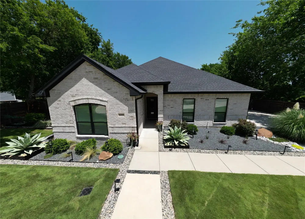 1635 Frederick Street Lancaster, TX 75134