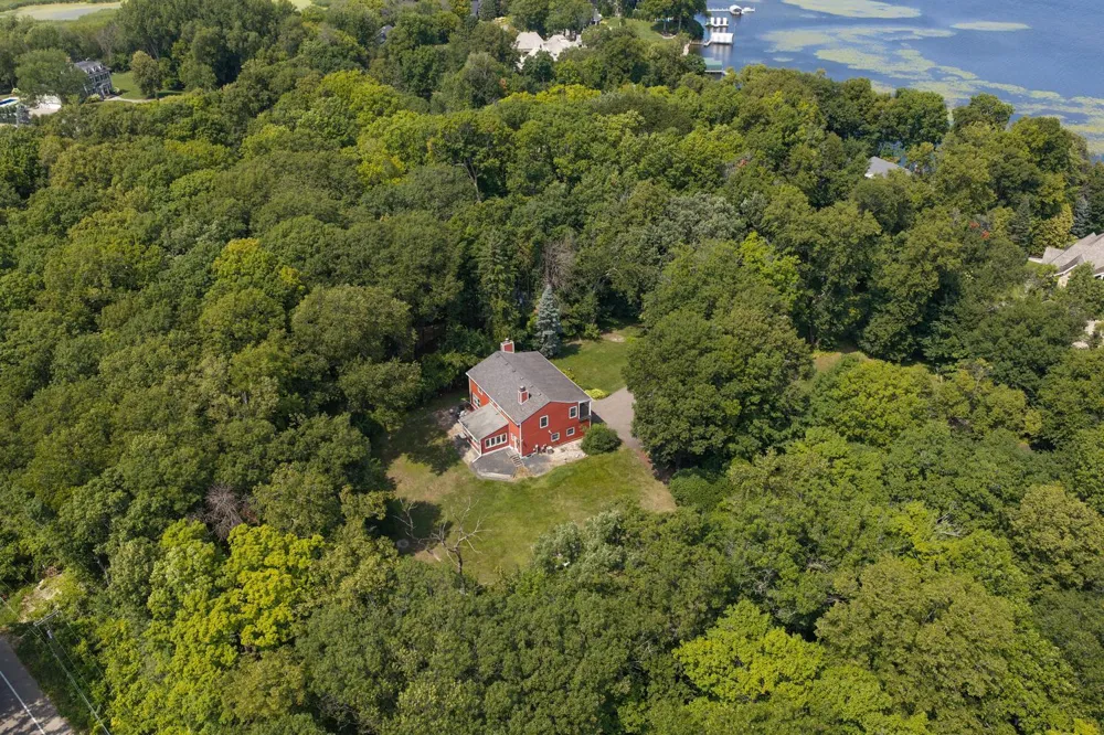 2530 Old Beach Road Wayzata, MN 55391