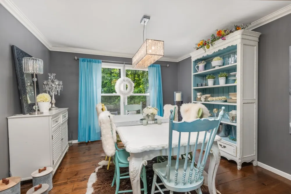 2530 Old Beach Road Wayzata, MN 55391