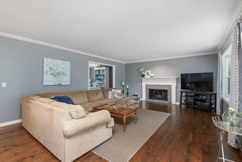 2530 Old Beach Road Wayzata, MN 55391