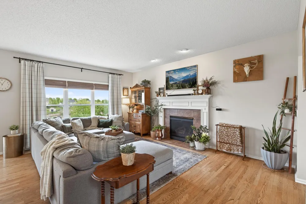 6698 Mackenzie Avenue NE Albertville, MN 55301