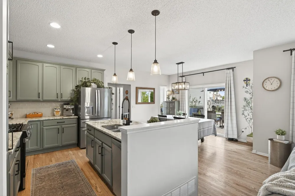 6698 Mackenzie Avenue NE Albertville, MN 55301