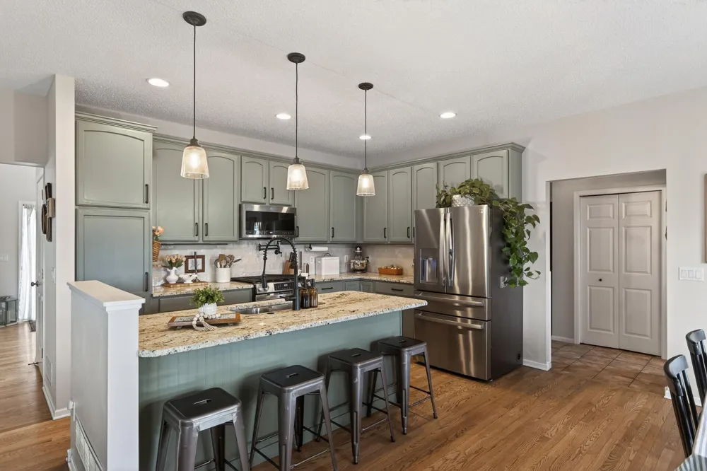 6698 Mackenzie Avenue NE Albertville, MN 55301