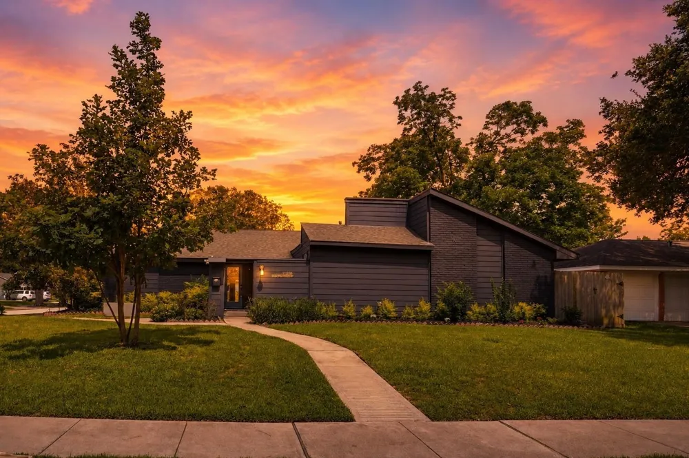 10819 Burdine Street Houston, TX 77096
