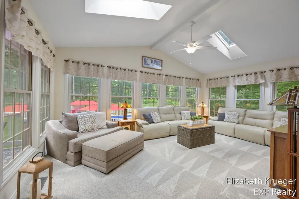 8350 Winterforest Drive NE Rockford, MI 49341