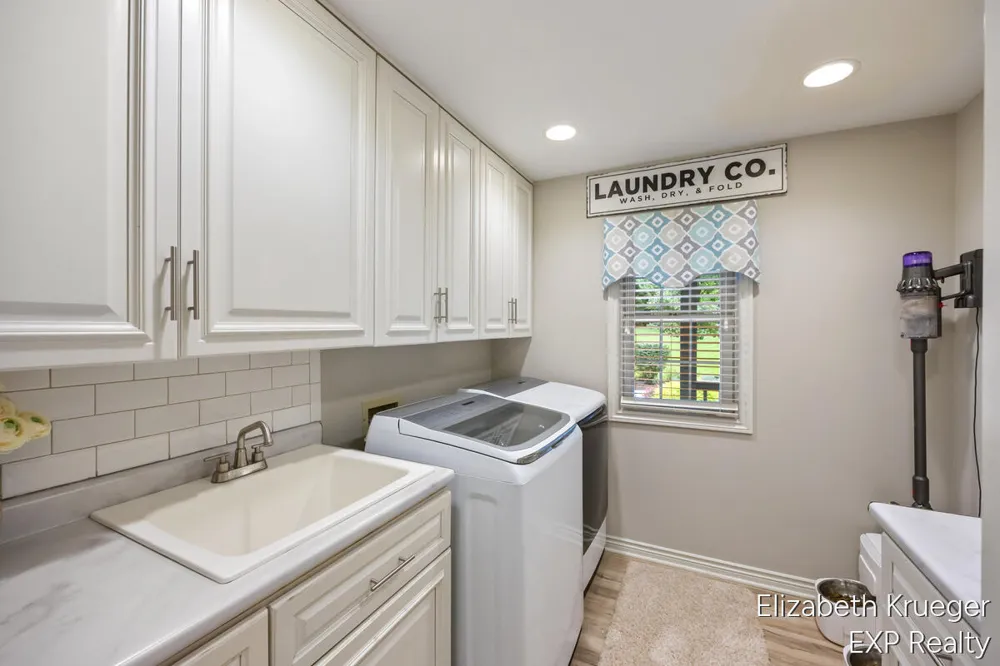 8350 Winterforest Drive NE Rockford, MI 49341