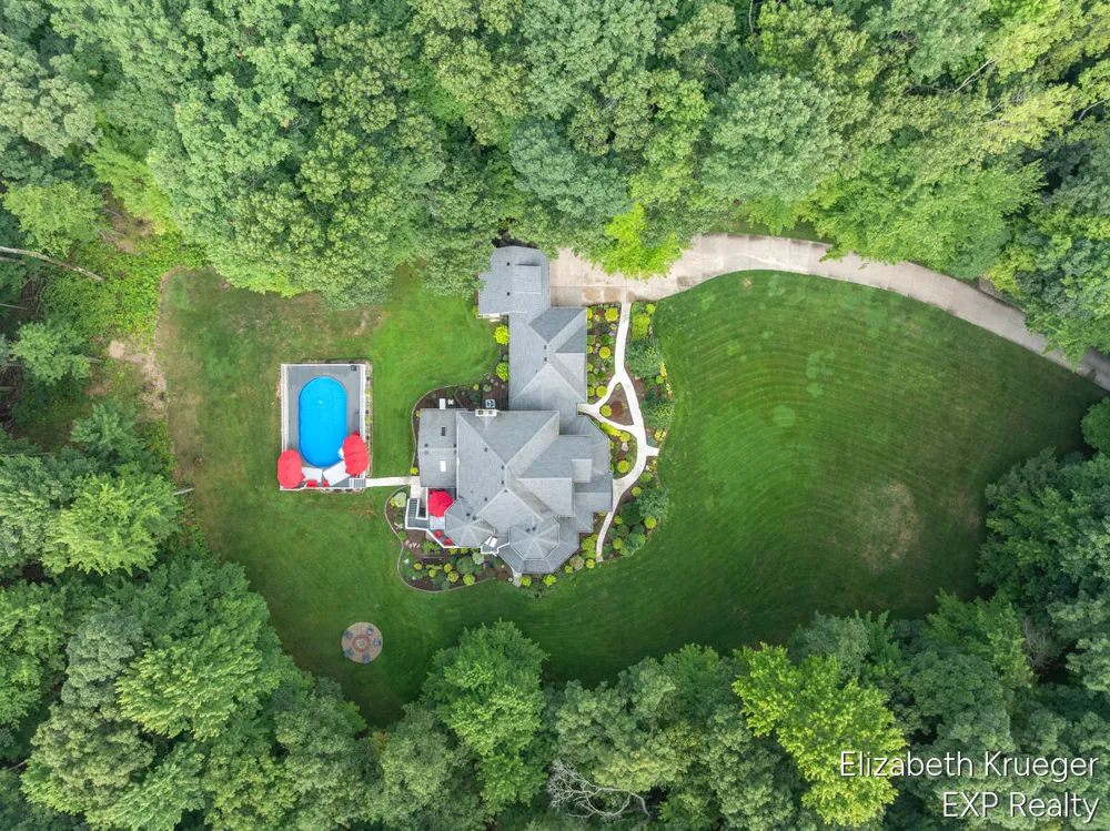 8350 Winterforest Drive NE Rockford, MI 49341