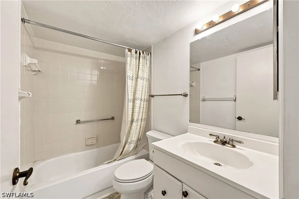 Kings Lake Boulevard #2-103 Naples, FL 34112