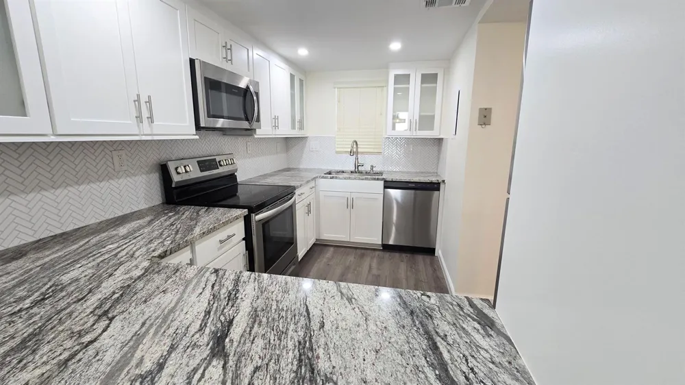 3100 W ROLLING HILLS CIRCLE #609 Davie, FL 33328