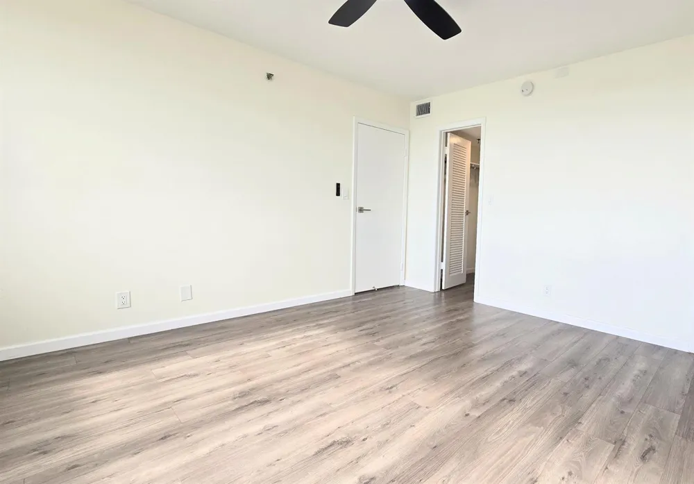 3100 W ROLLING HILLS CIRCLE #609 Davie, FL 33328