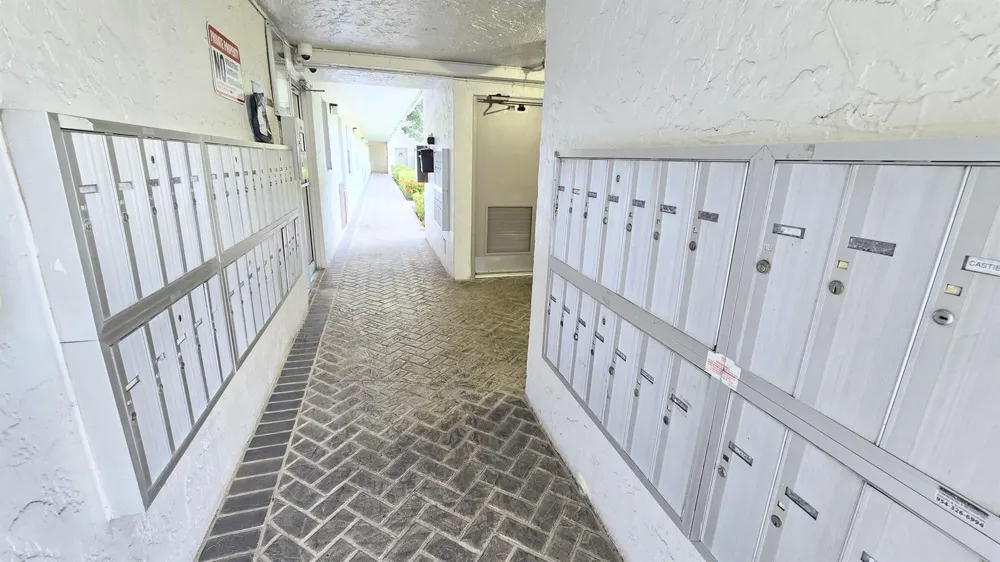 3100 W ROLLING HILLS CIRCLE #609 Davie, FL 33328