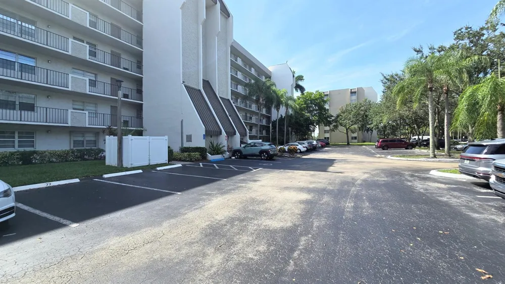 3100 W ROLLING HILLS CIRCLE #609 Davie, FL 33328