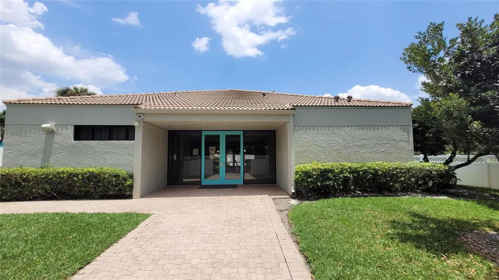 3100 W ROLLING HILLS CIRCLE #609 Davie, FL 33328