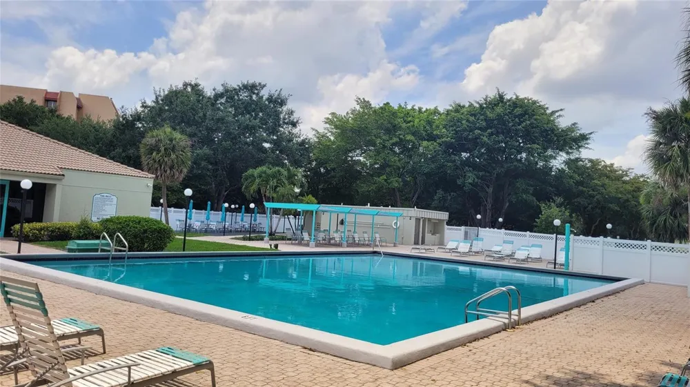 3100 W ROLLING HILLS CIRCLE #609 Davie, FL 33328