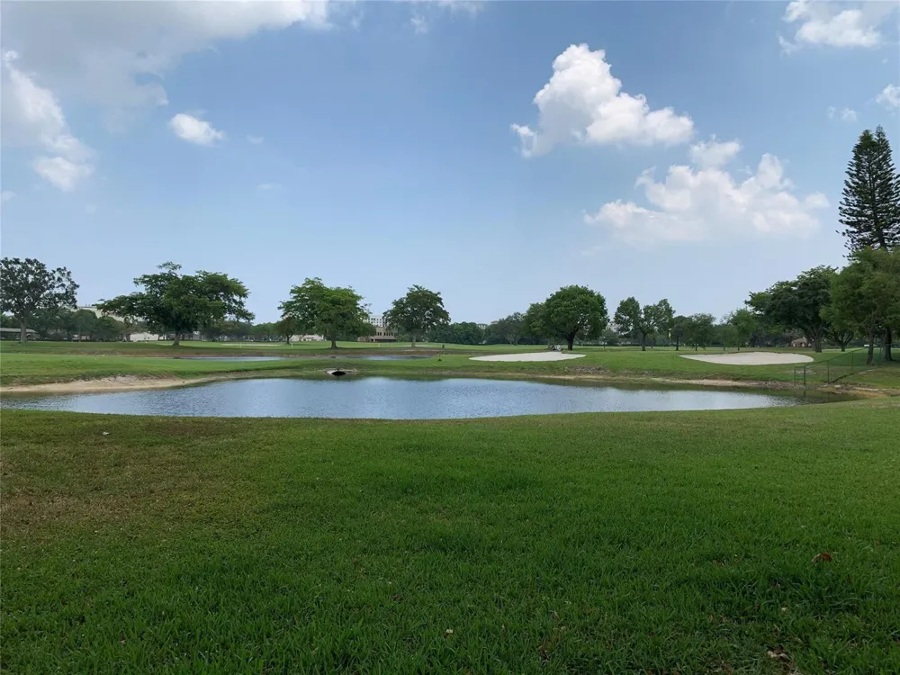 3100 W ROLLING HILLS CIRCLE #609 Davie, FL 33328