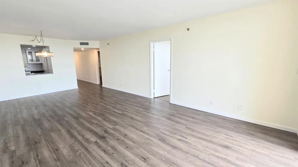 3100 W ROLLING HILLS CIRCLE #609 Davie, FL 33328