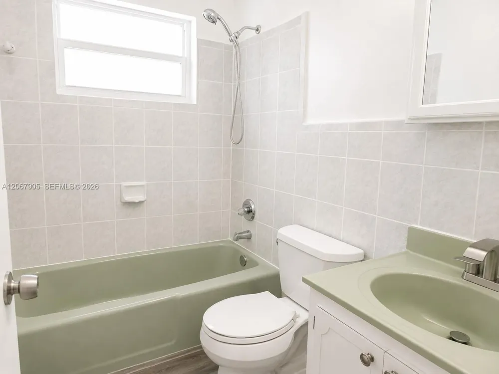 1945 NW 29th St #Unit 8 Miami, FL 33142