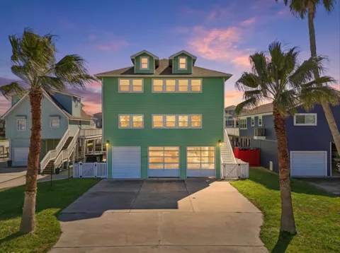 22105 Zapata Drive