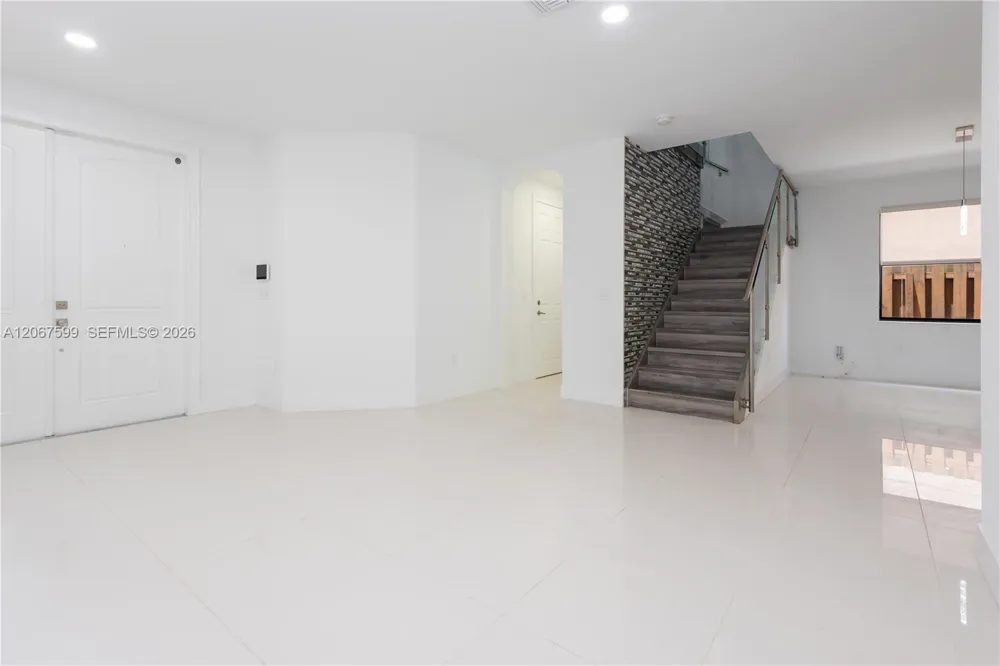 10235 NW 87th Ter Doral, FL 33178