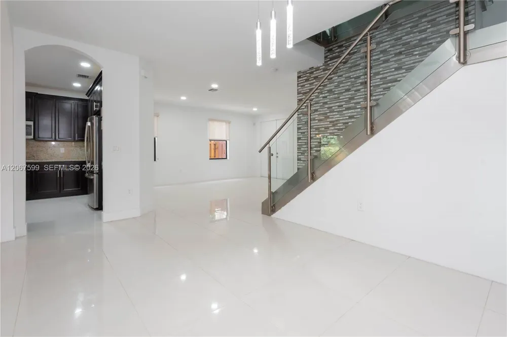 10235 NW 87th Ter Doral, FL 33178