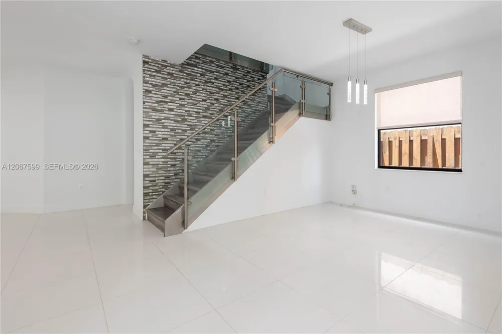10235 NW 87th Ter Doral, FL 33178