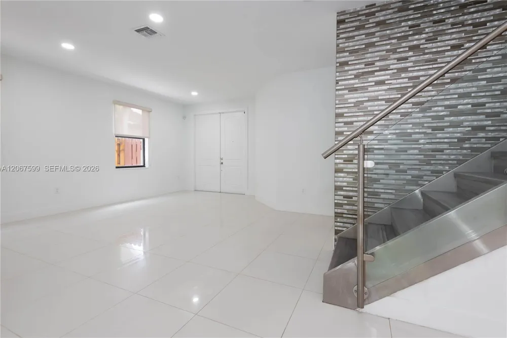 10235 NW 87th Ter Doral, FL 33178