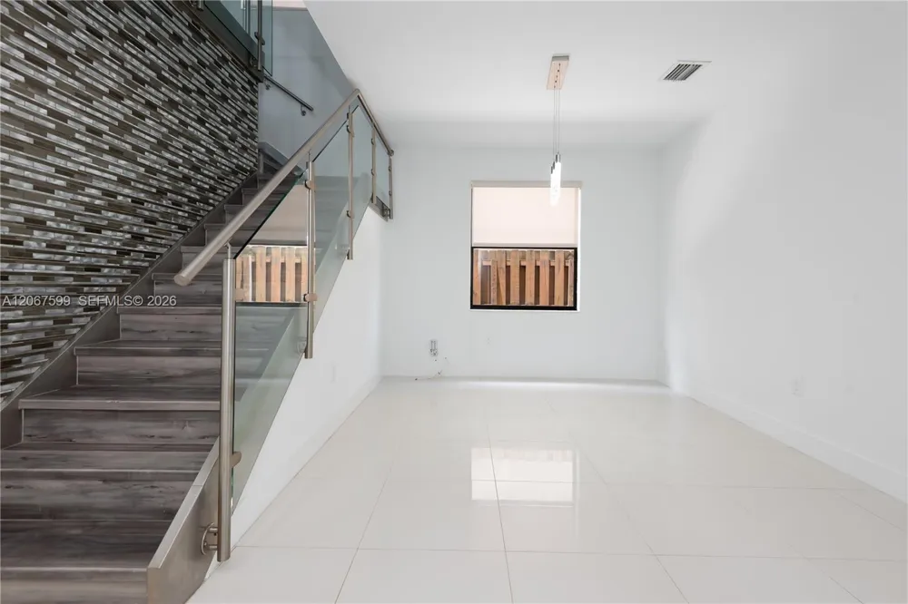 10235 NW 87th Ter Doral, FL 33178