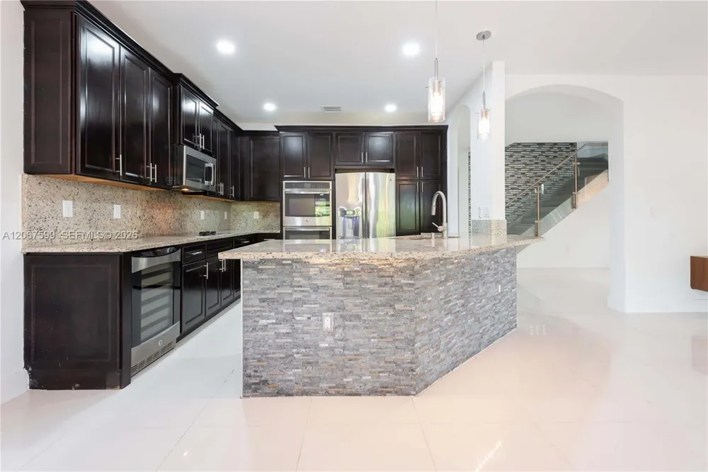 10235 NW 87th Ter Doral, FL 33178