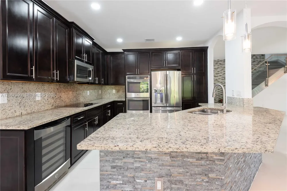 10235 NW 87th Ter Doral, FL 33178