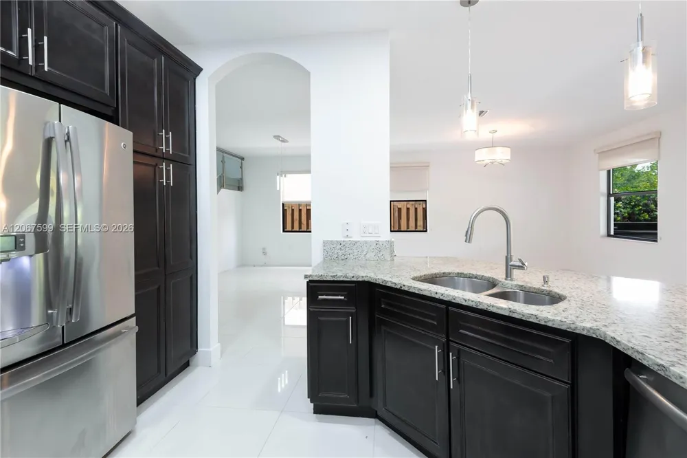 10235 NW 87th Ter Doral, FL 33178