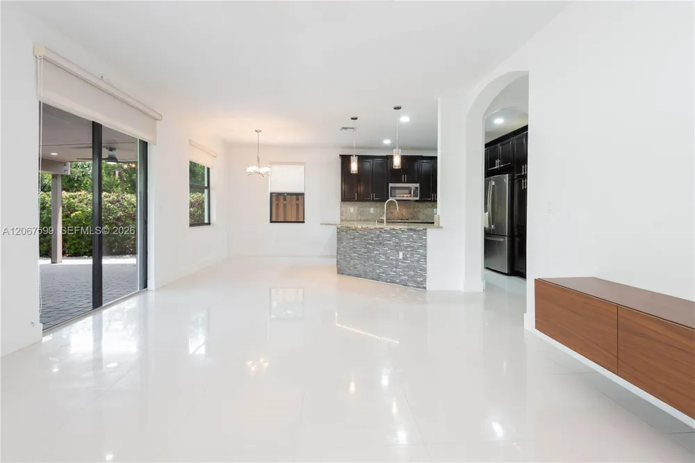 10235 NW 87th Ter Doral, FL 33178