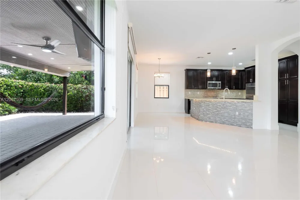 10235 NW 87th Ter Doral, FL 33178