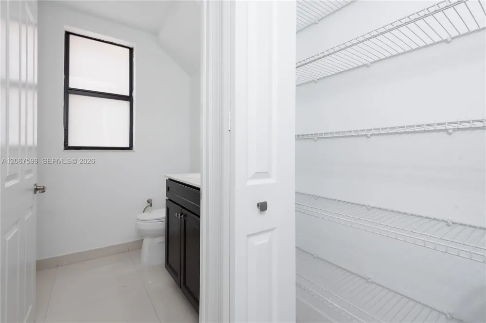 10235 NW 87th Ter Doral, FL 33178