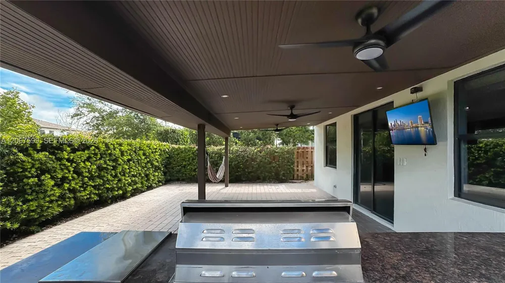 10235 NW 87th Ter Doral, FL 33178