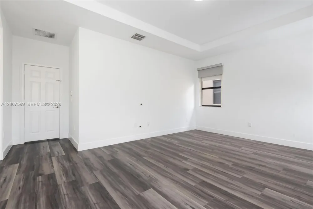 10235 NW 87th Ter Doral, FL 33178