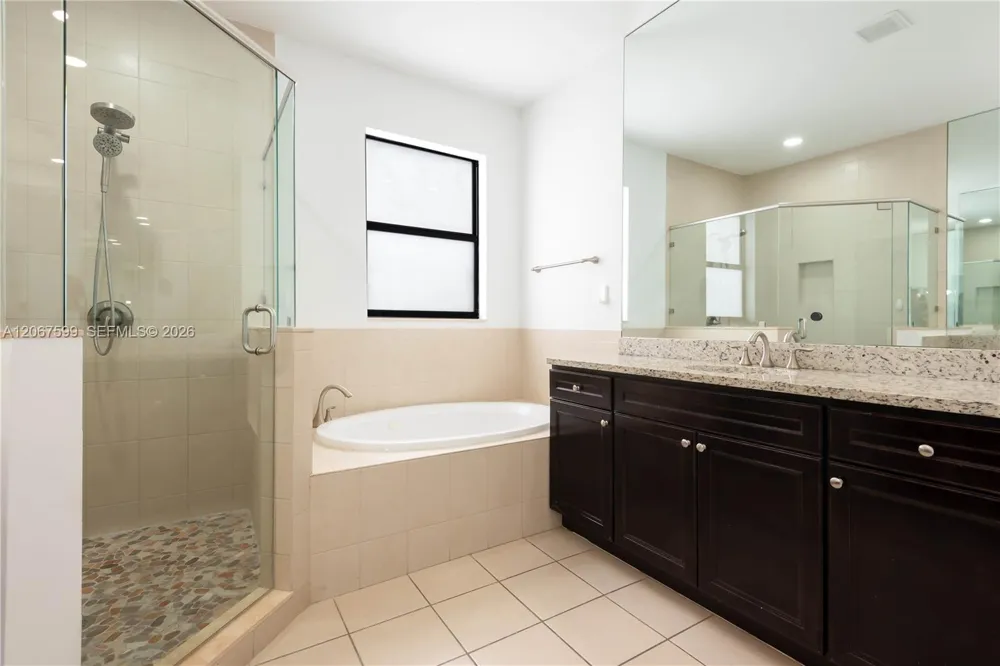 10235 NW 87th Ter Doral, FL 33178