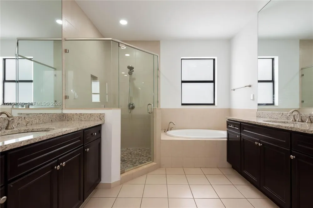 10235 NW 87th Ter Doral, FL 33178