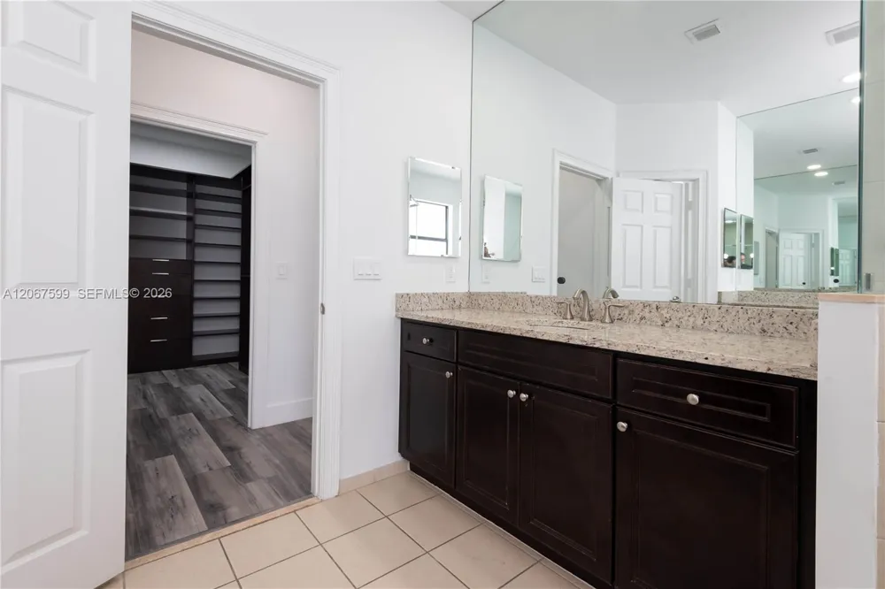 10235 NW 87th Ter Doral, FL 33178