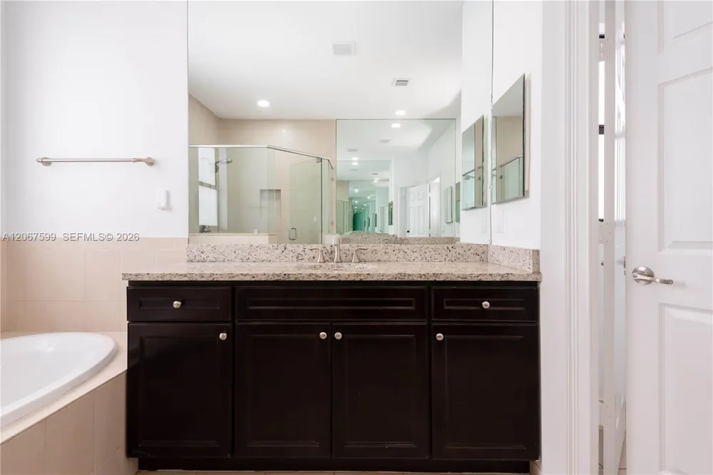 10235 NW 87th Ter Doral, FL 33178