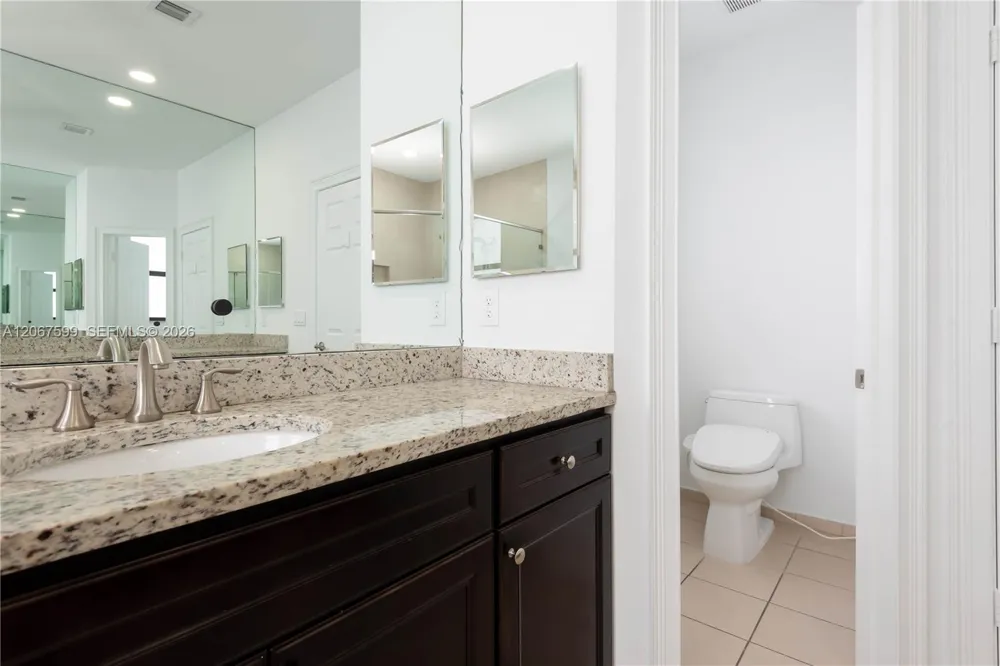 10235 NW 87th Ter Doral, FL 33178