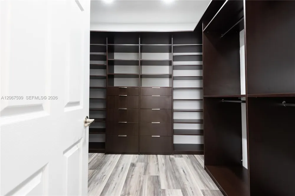 10235 NW 87th Ter Doral, FL 33178