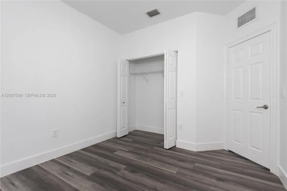 10235 NW 87th Ter Doral, FL 33178